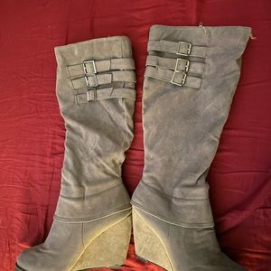 Gray wedge boots